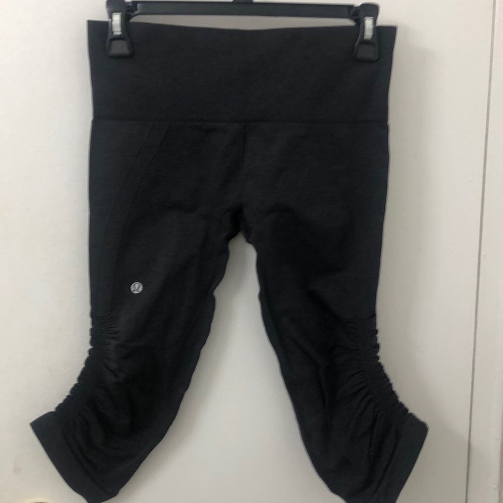 Lululemon In The Zone Crop, Heathered Grey, Size 4